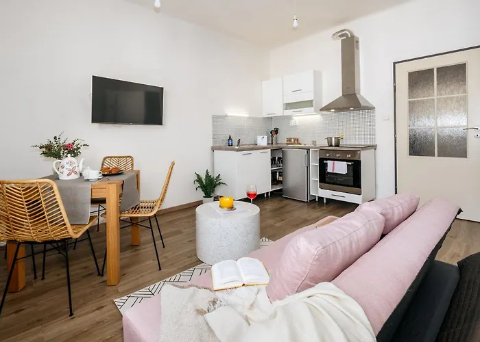 Prague Days - Open-Plan Studio - Close To Vysehrad Castle