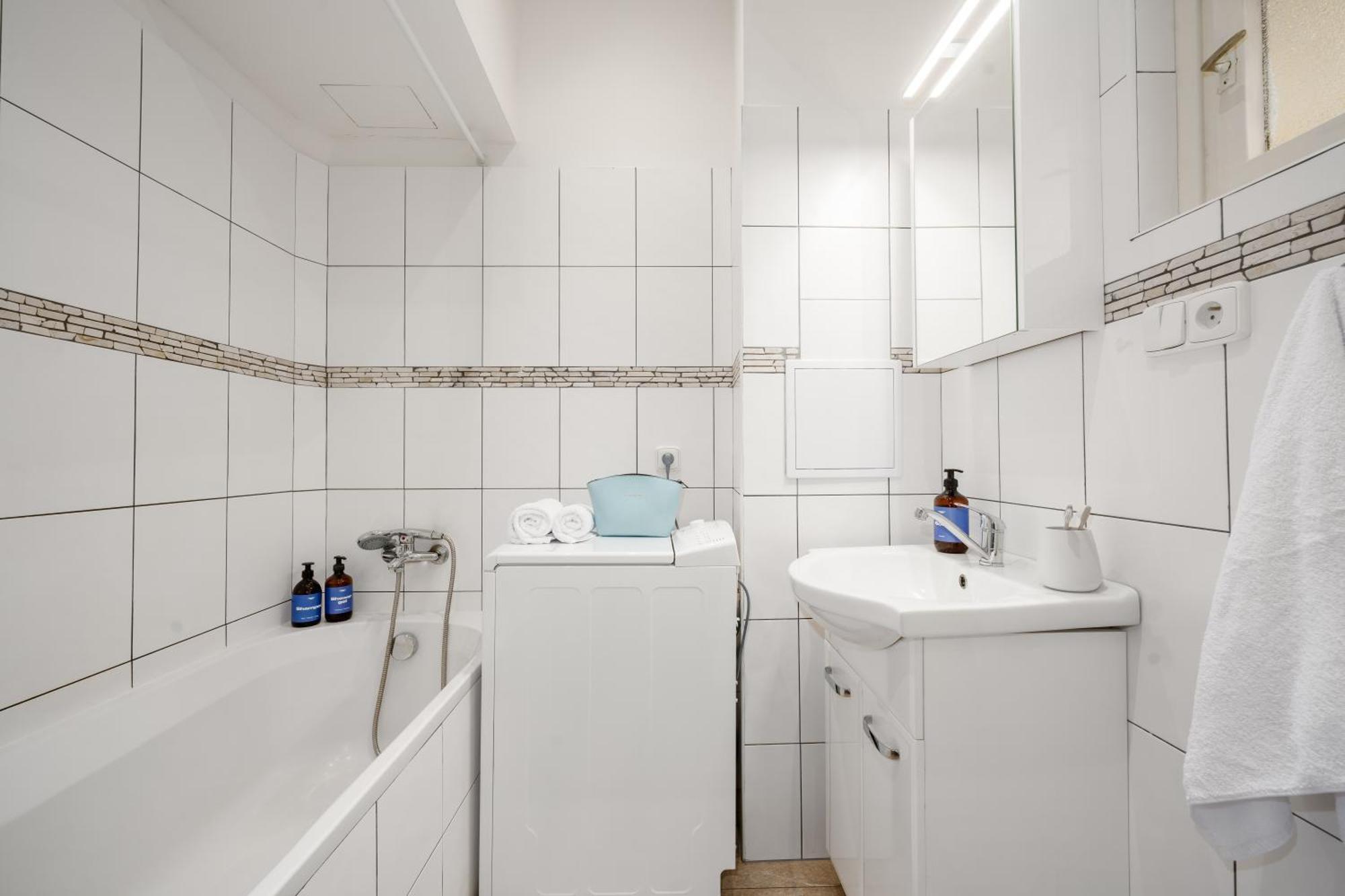 Days - Open-plan - Close To Vysehrad Castle Prague