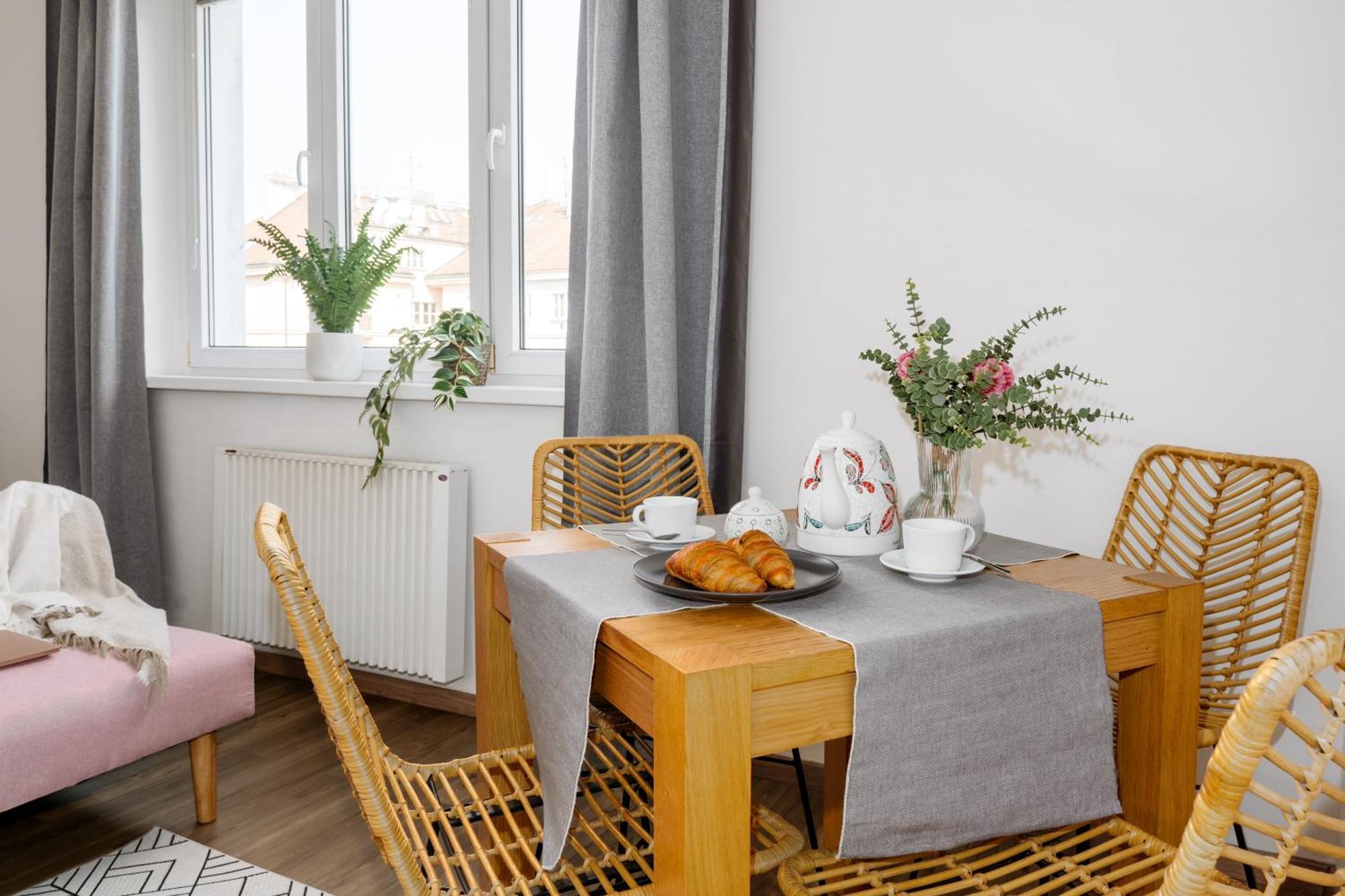 Days - Open-plan - Close To Vysehrad Castle Apartment