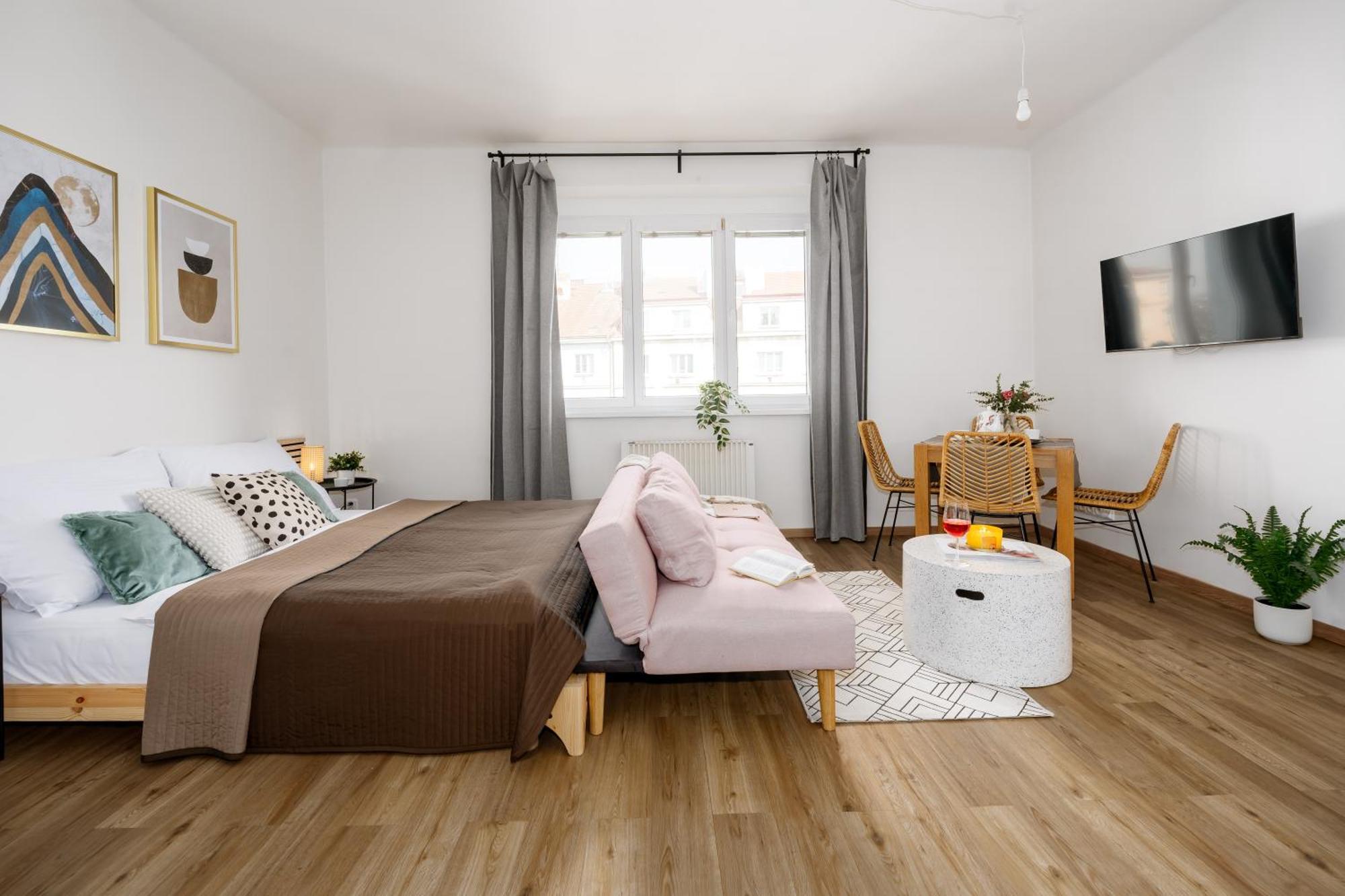 Days - Open-plan - Close To Vysehrad Castle *