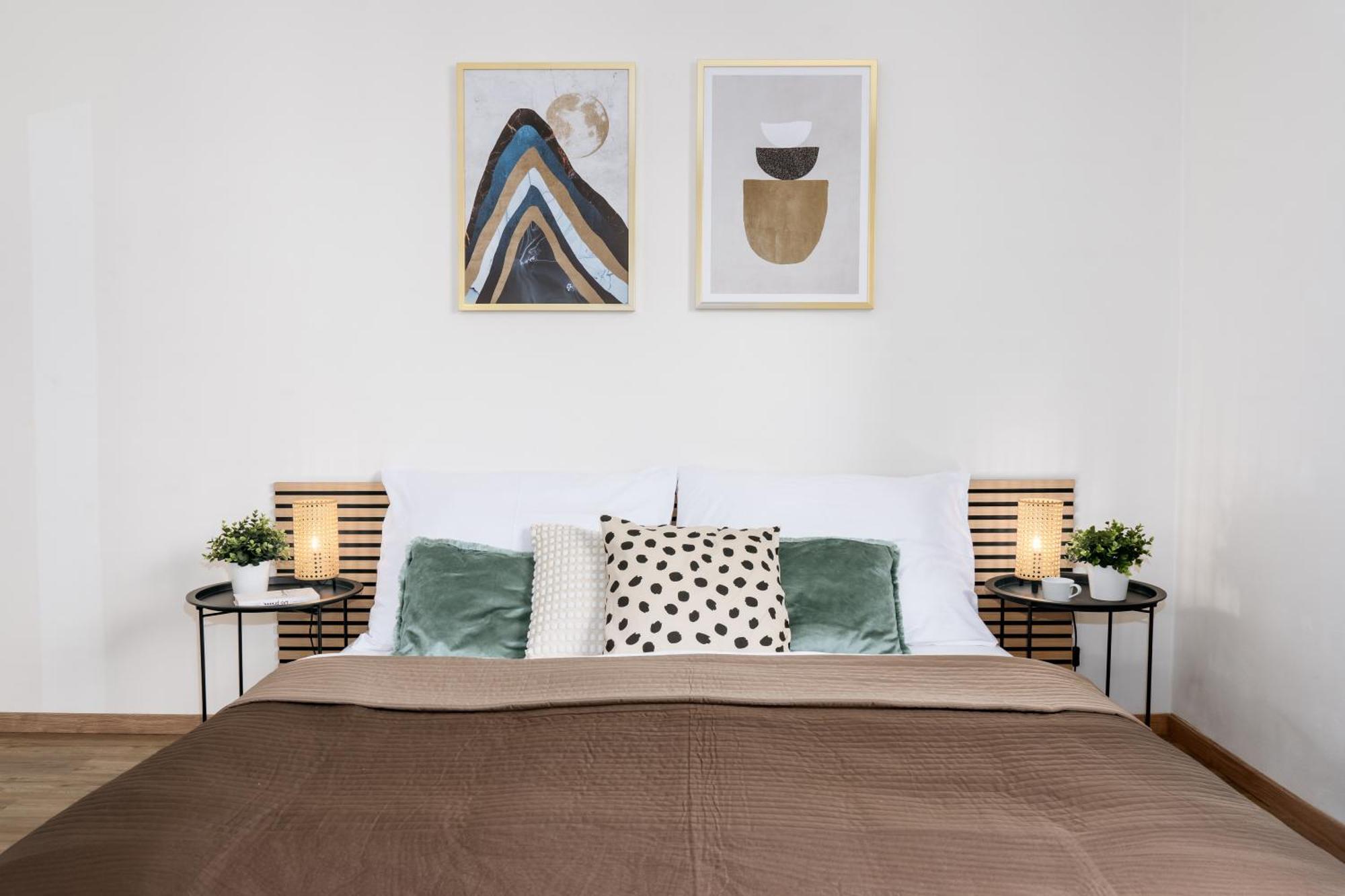 Days - Open-plan - Close To Vysehrad Castle Apartment Prague